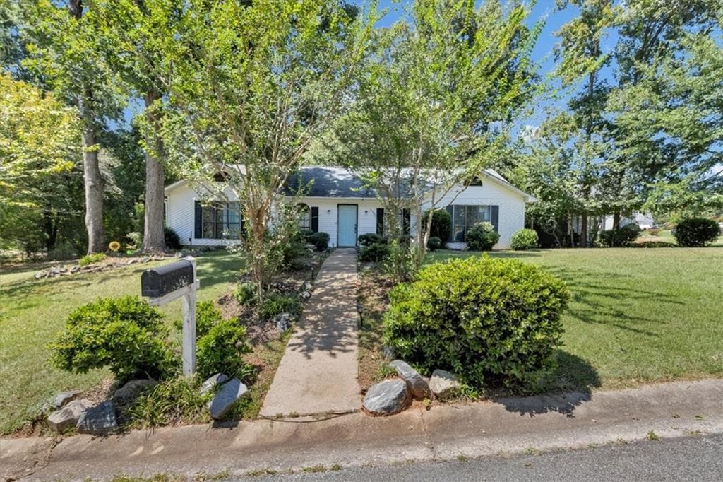 3 bedroom, 2 bathroom, 1,665 sq ft single family residence for sale at 226 N Wesleyan Circle, Macon, GA 31210 — photo 2