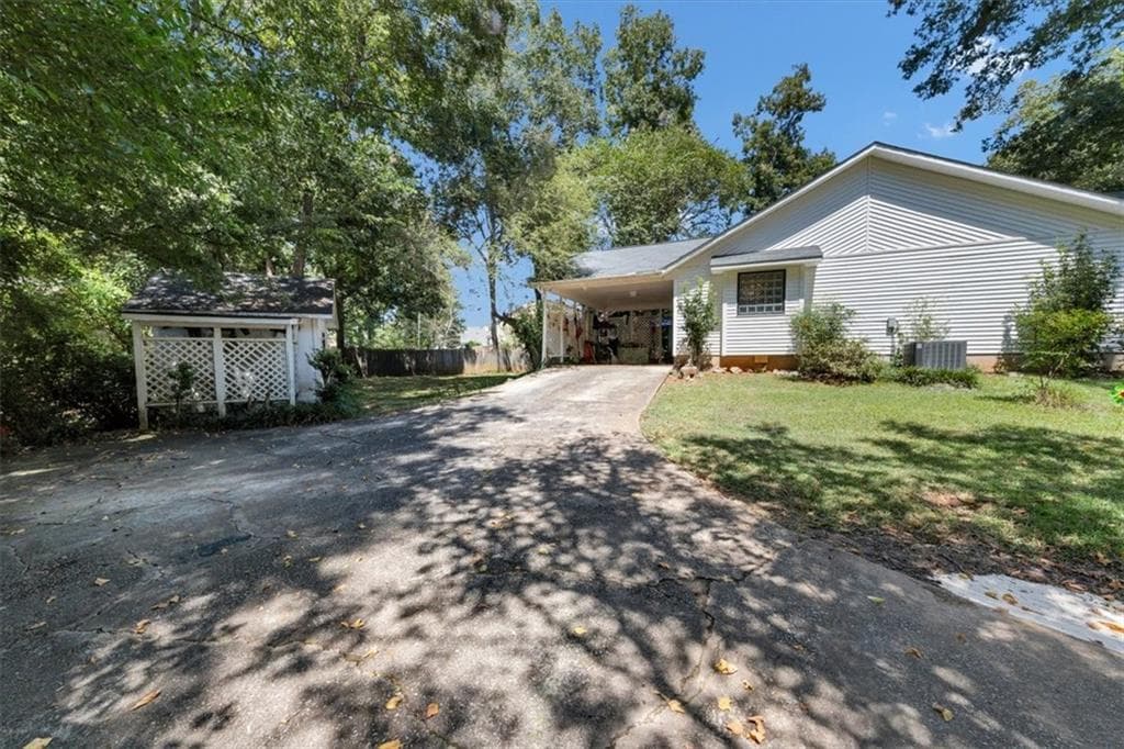 3 bedroom, 2 bathroom, 1,665 sq ft single family residence for sale at 226 N Wesleyan Circle, Macon, GA 31210 — photo 3
