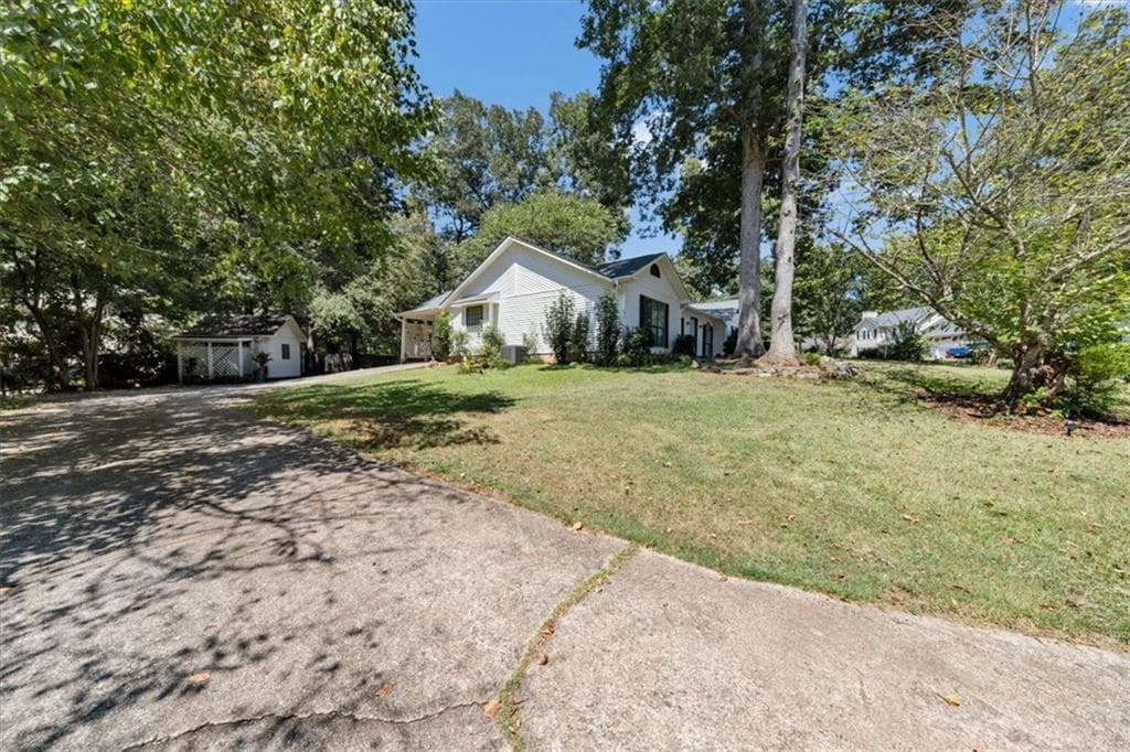 3 bedroom, 2 bathroom, 1,665 sq ft single family residence for sale at 226 N Wesleyan Circle, Macon, GA 31210 — photo 4