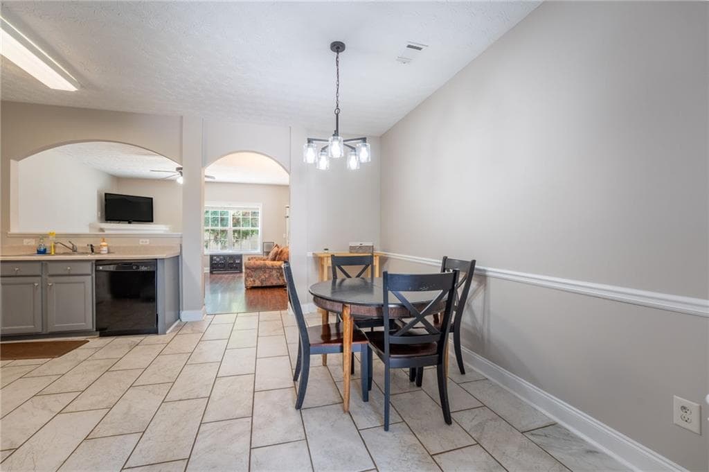 3 bedroom, 3 bathroom, 1,733 sq ft townhouse for sale at 4 Madaline Lane, Dawsonville, GA 30534 — photo 6
