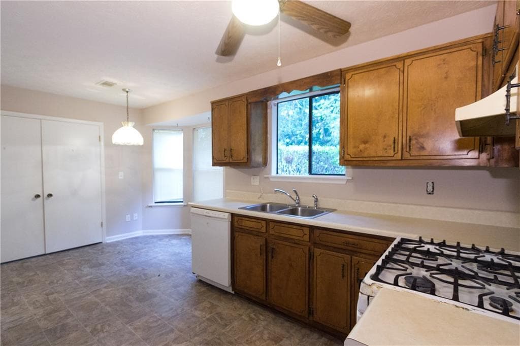 3 bedroom, 2 bathroom, 1,436 sq ft single family residence for rent at 2007 Walden Park Drive, Snellville, GA 30078 for $1,650 a month — photo 6