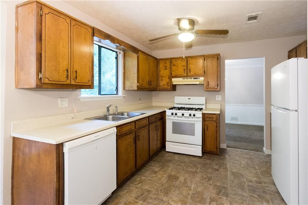 3 bedroom, 2 bathroom, 1,436 sq ft single family residence for rent at 2007 Walden Park Drive, Snellville, GA 30078 for $1,650 a month — photo 7