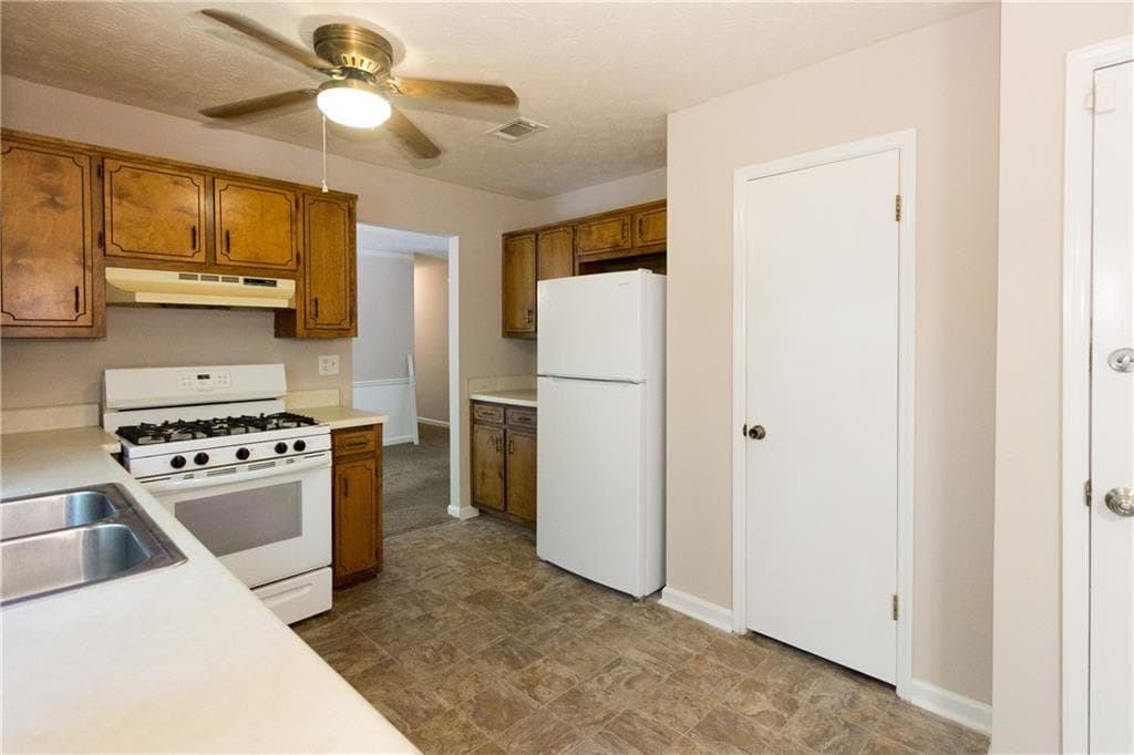 3 bedroom, 2 bathroom, 1,436 sq ft single family residence for rent at 2007 Walden Park Drive, Snellville, GA 30078 for $1,650 a month — photo 8