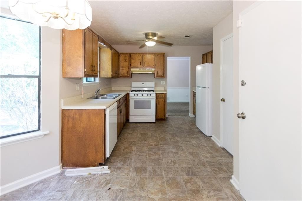 3 bedroom, 2 bathroom, 1,436 sq ft single family residence for rent at 2007 Walden Park Drive, Snellville, GA 30078 for $1,650 a month — photo 10