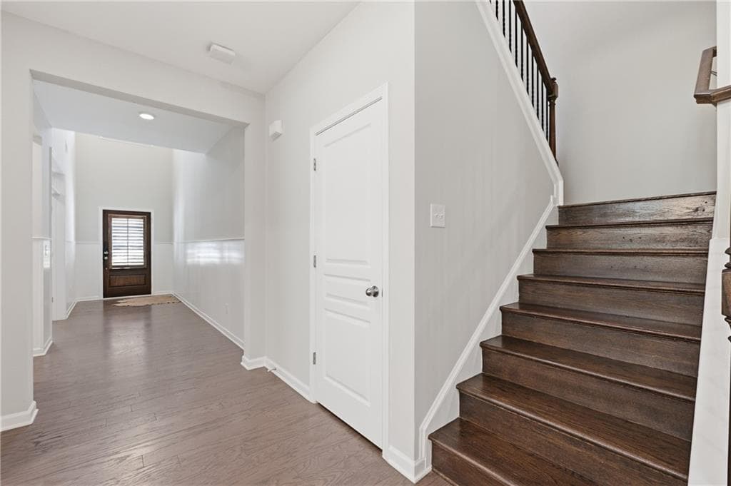 4 bedroom, 4 bathroom, 3,688 sq ft single family residence for sale at 895 Laura Jean Court, Buford, GA 30518 — photo 3