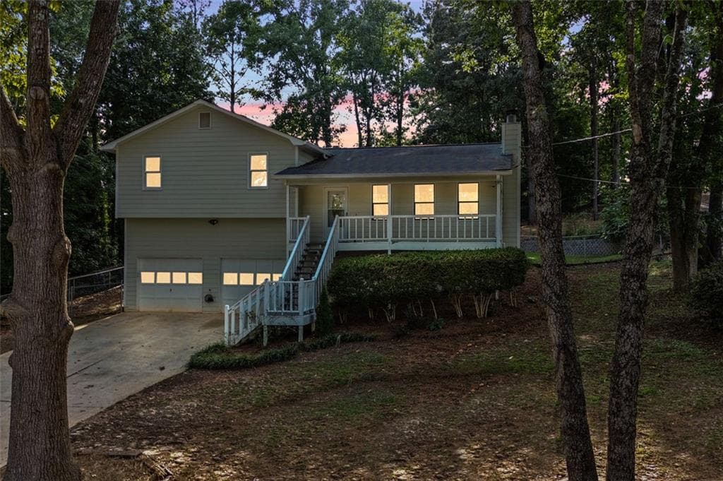 3 bedroom, 2 bathroom, 1,920 sq ft single family residence under contract at 33 Dalena Way, Dallas, GA 30157 — photo 2