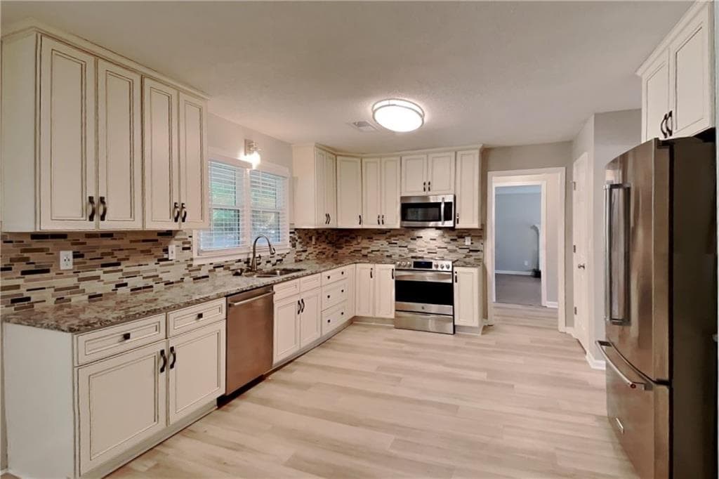 4 bedroom, 3 bathroom, 2,326 sq ft single family residence for rent at 2610 Loring Road, Kennesaw, GA 30152 for $2,600 a month — photo 4
