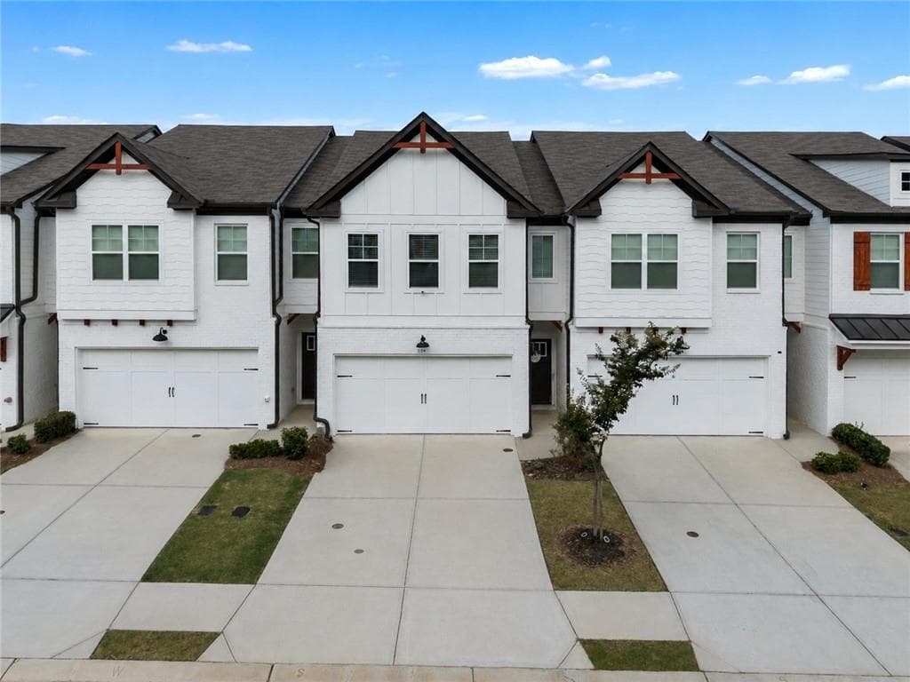 3 bedroom, 3 bathroom, 1,774 sq ft townhouse for sale at 234 Auburn Valley Way, Auburn, GA 30011