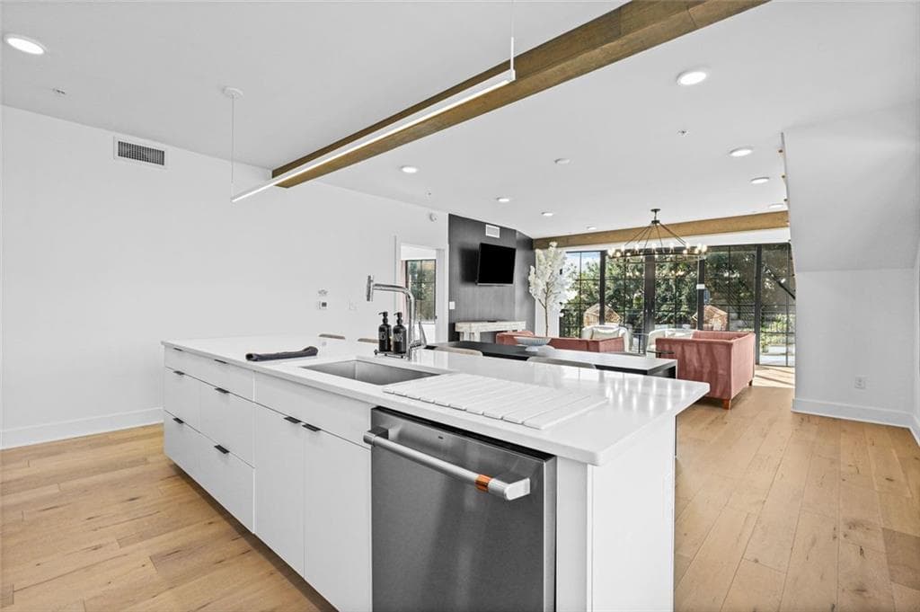 3 bedroom, 3 bathroom, 1,966 sq ft condominium for rent at 346 Peters Street 301, Atlanta, GA 30313 for $4,395 a month — photo 7