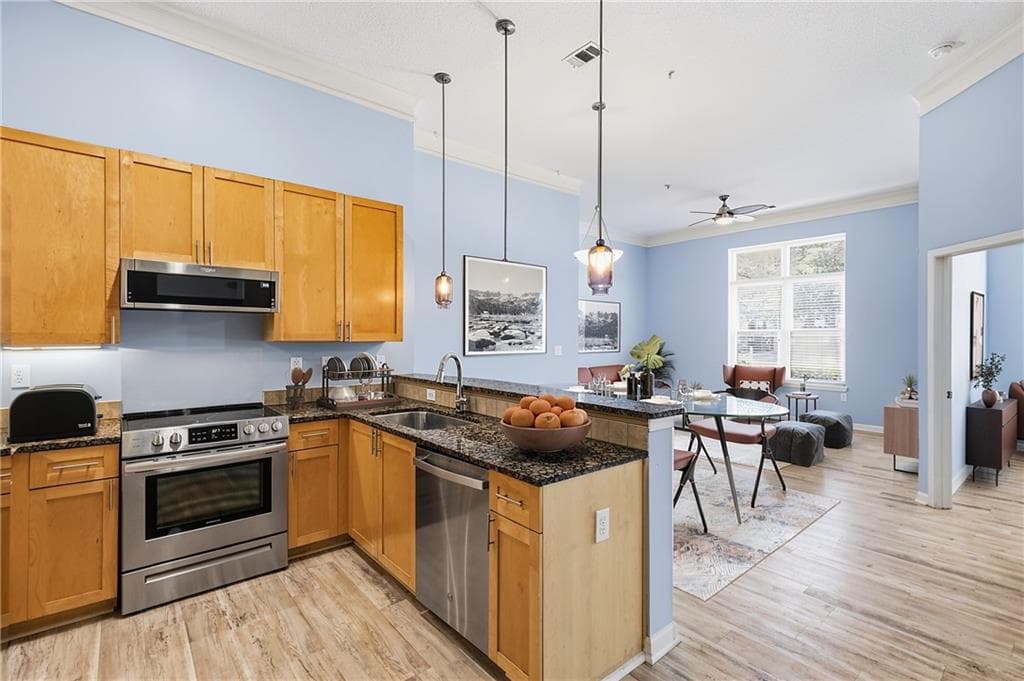 3 bedroom, 2 bathroom, 1,450 sq ft condominium for sale at 401 16th Street 1183, Atlanta, GA 30363