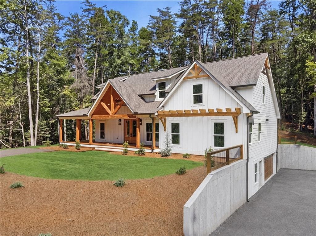 3 bedroom, 2 bathroom, 3,272 sq ft single family residence under contract at 300 Rainmore Drive, Dahlonega, GA 30533 — photo 9