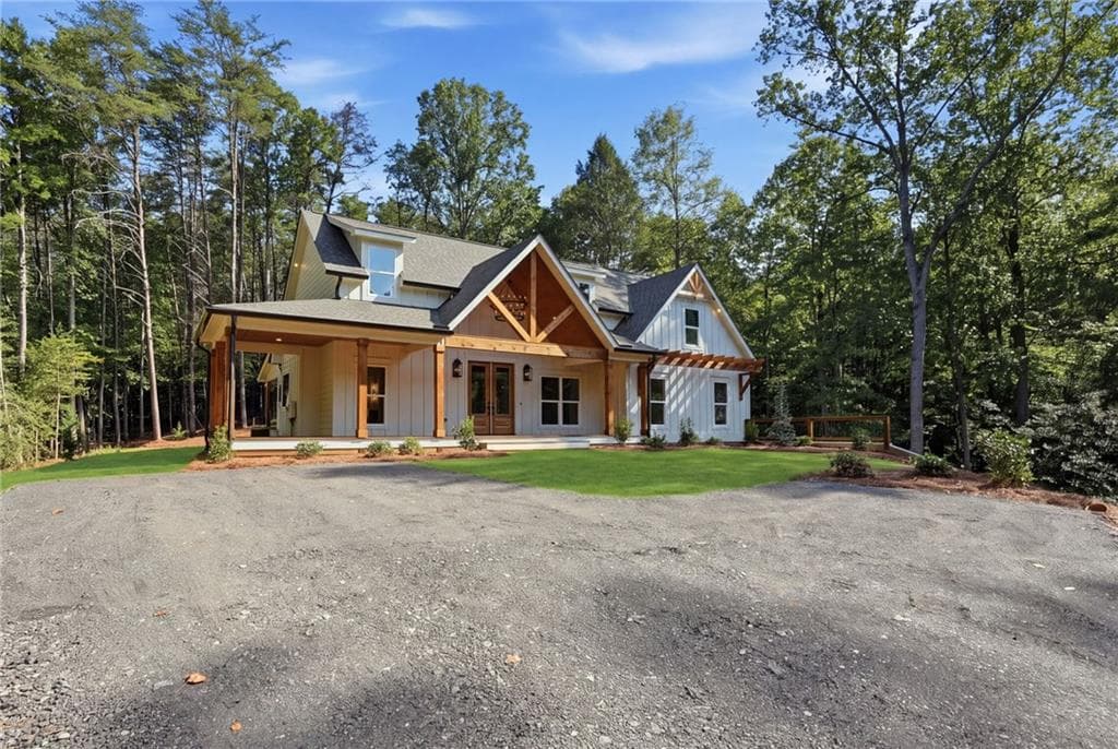 3 bedroom, 2 bathroom, 3,272 sq ft single family residence under contract at 300 Rainmore Drive, Dahlonega, GA 30533 — photo 10