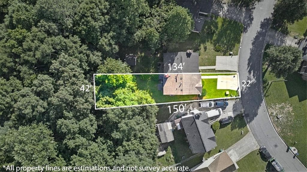 3 bedroom, 3 bathroom, 1,392 sq ft townhouse for sale at 4211 Wingfoot Court, Decatur, GA 30035 — photo 2