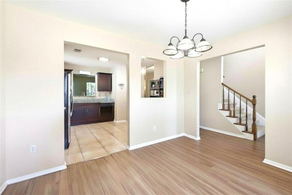 3 bedroom, 3 bathroom, 1,392 sq ft townhouse for sale at 4211 Wingfoot Court, Decatur, GA 30035 — photo 4