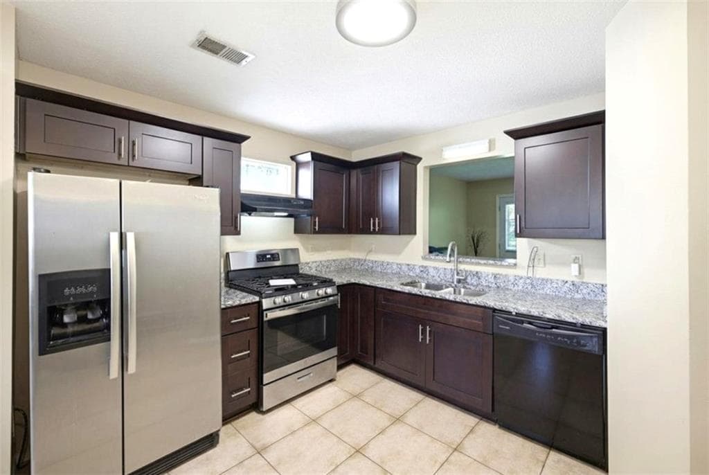 3 bedroom, 3 bathroom, 1,392 sq ft townhouse for sale at 4211 Wingfoot Court, Decatur, GA 30035 — photo 5