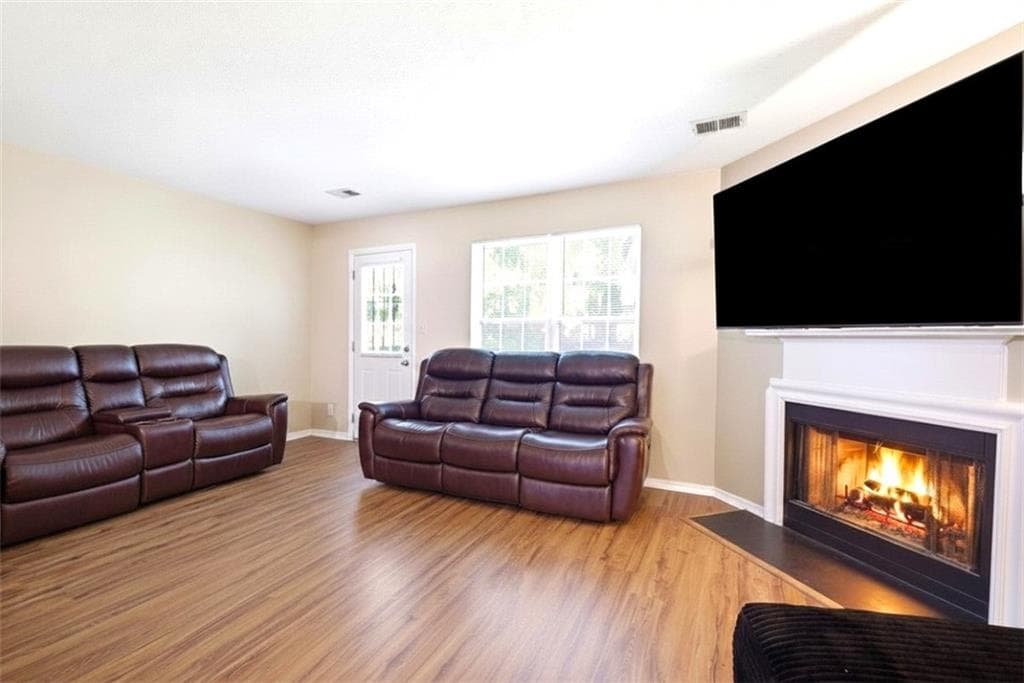 3 bedroom, 3 bathroom, 1,392 sq ft townhouse for sale at 4211 Wingfoot Court, Decatur, GA 30035 — photo 6