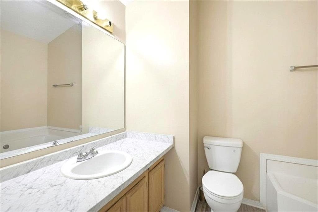 3 bedroom, 3 bathroom, 1,392 sq ft townhouse for sale at 4211 Wingfoot Court, Decatur, GA 30035 — photo 9