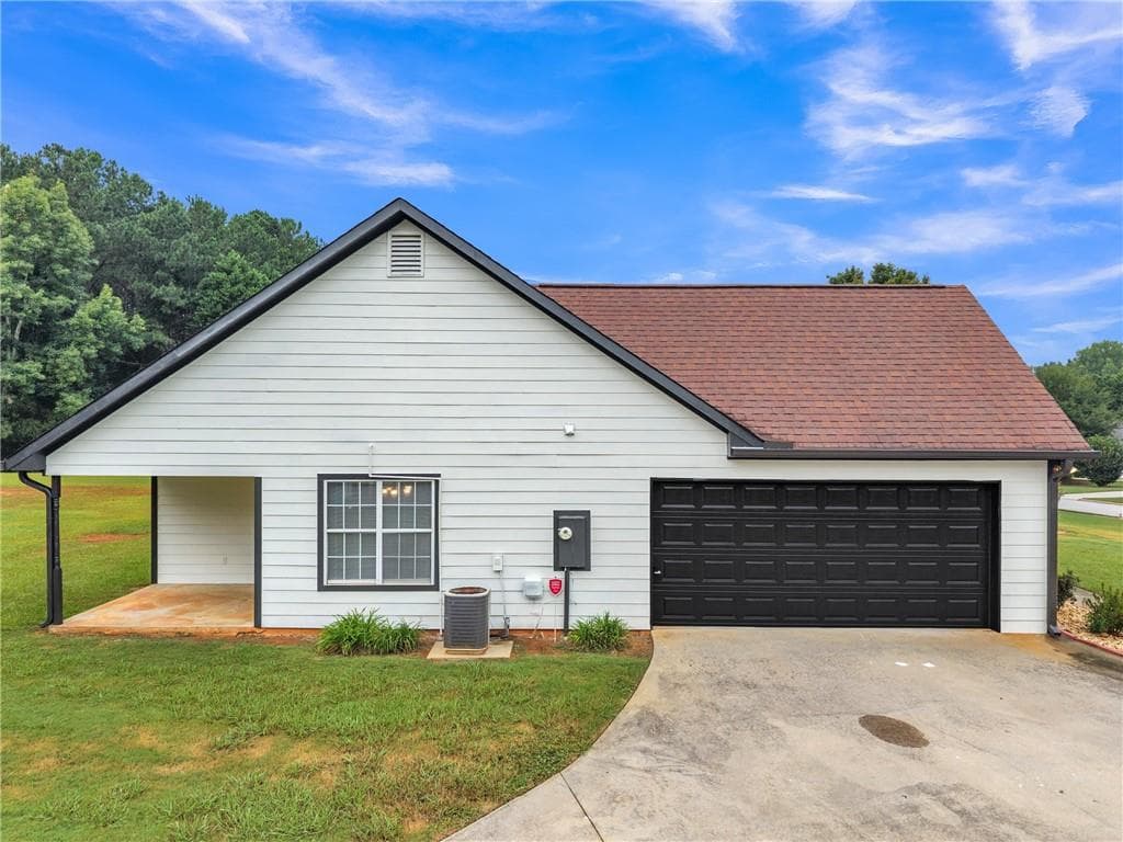 4 bedroom, 2 bathroom, 2,044 sq ft single family residence under contract at 1808 Francon Court, Conyers, GA 30094 — photo 4
