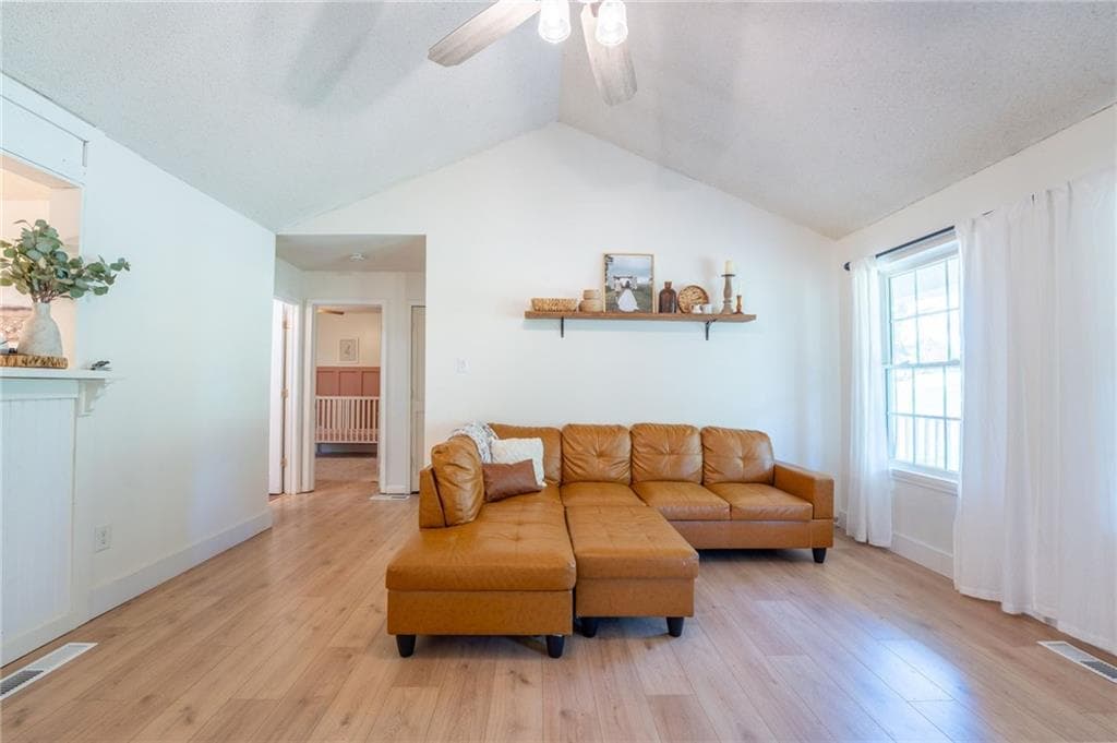 3 bedroom, 2 bathroom, 1,352 sq ft single family residence under contract at 950 Duck Thurmond Road, Dawsonville, GA 30534 — photo 6