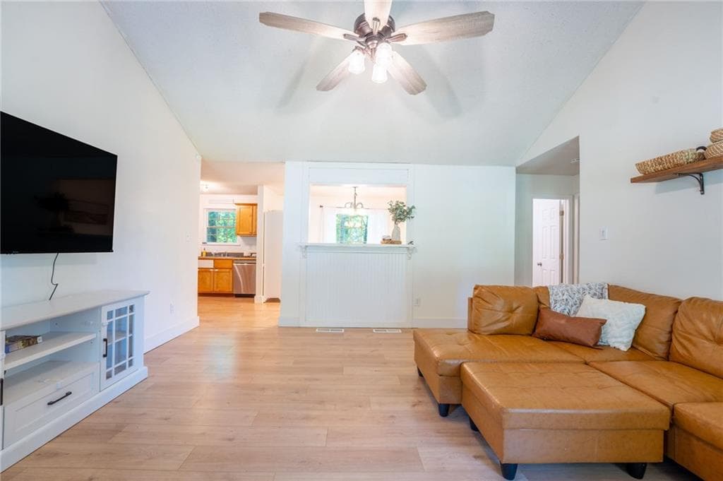3 bedroom, 2 bathroom, 1,352 sq ft single family residence under contract at 950 Duck Thurmond Road, Dawsonville, GA 30534 — photo 7