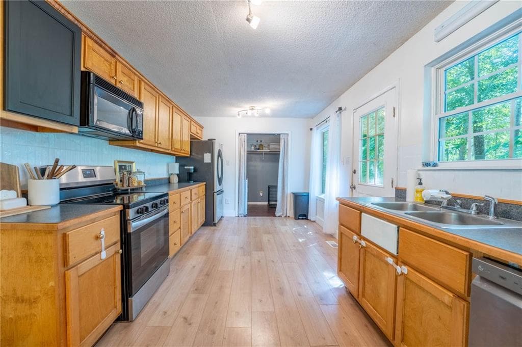3 bedroom, 2 bathroom, 1,352 sq ft single family residence under contract at 950 Duck Thurmond Road, Dawsonville, GA 30534 — photo 9