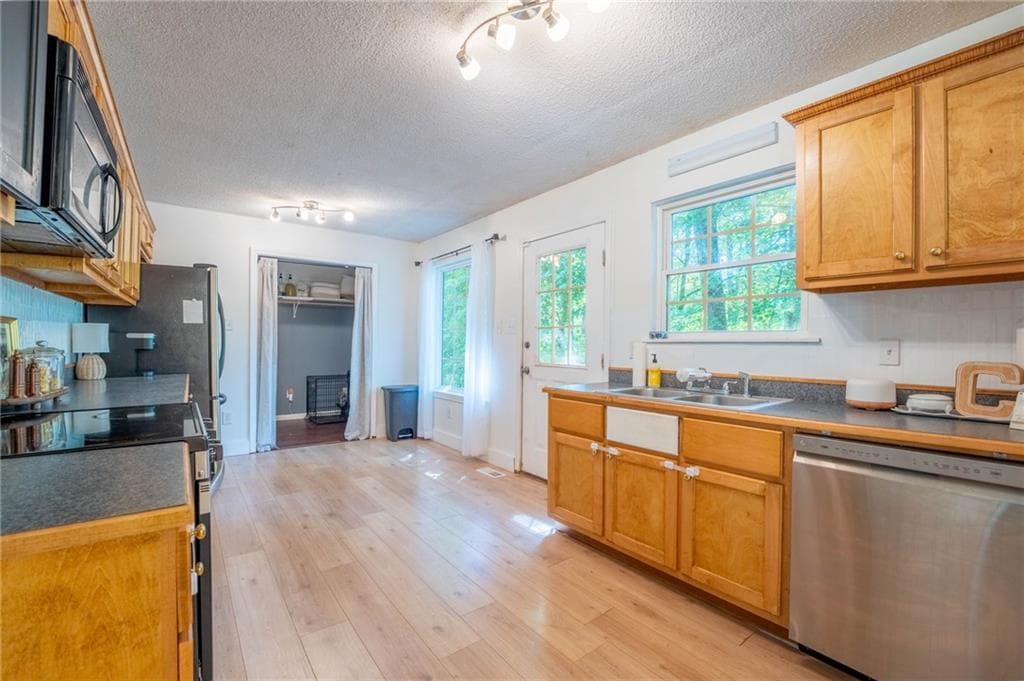 3 bedroom, 2 bathroom, 1,352 sq ft single family residence under contract at 950 Duck Thurmond Road, Dawsonville, GA 30534 — photo 10