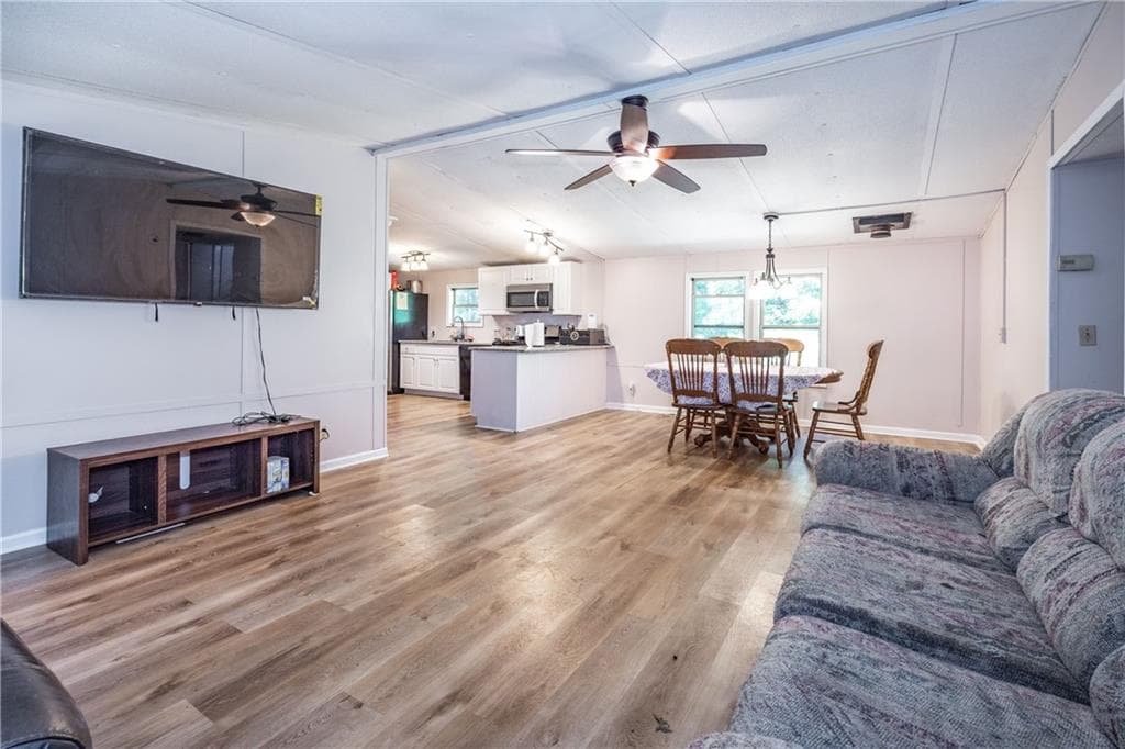 3 bedroom, 2 bathroom, 1,152 sq ft single family residence for sale at 2339 Salem Church Road, Jasper, GA 30143 — photo 4