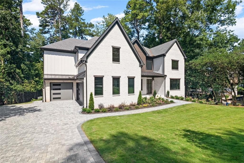 6 bedroom, 9 bathroom, 7,700 sq ft single family residence for sale at 4132 Haverhill Drive, Atlanta, GA 30342 — photo 3
