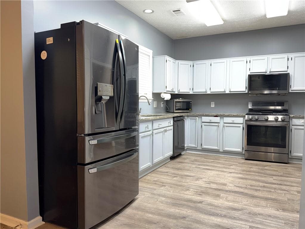 3 bedroom, 3 bathroom, 2,430 sq ft single family residence under contract at 595 Mountain Harbor, Stone Mountain, GA 30087 — photo 6