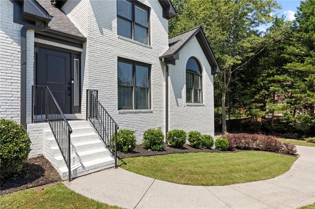 4 bedroom, 4 bathroom, 2,632 sq ft single family residence under contract at 1208 Commonwealth Avenue, Marietta, GA 30064 — photo 3