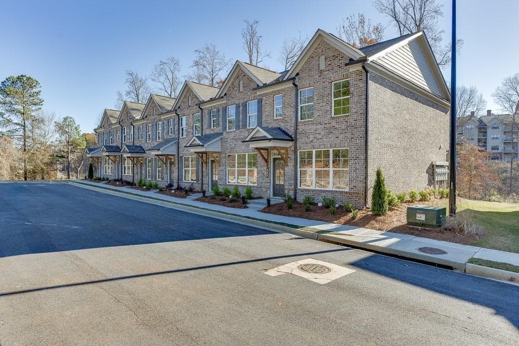 2 bedroom, 3 bathroom, 1,296 sq ft condominium for rent at 375 Collins Industrial Way, Lawrenceville, GA 30043 for $2,250 a month — photo 2