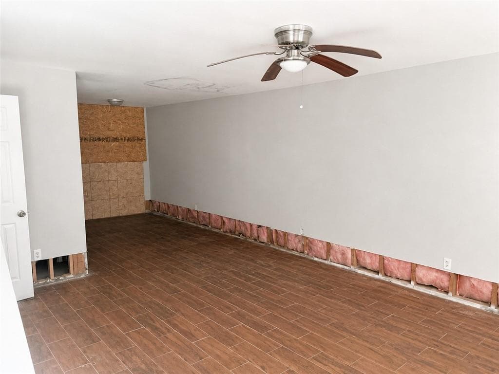 2 bedroom, 2 bathroom, 1,178 sq ft townhouse for sale at 1660 Stanton Rd 4B, Atlanta, GA 30311 — photo 2
