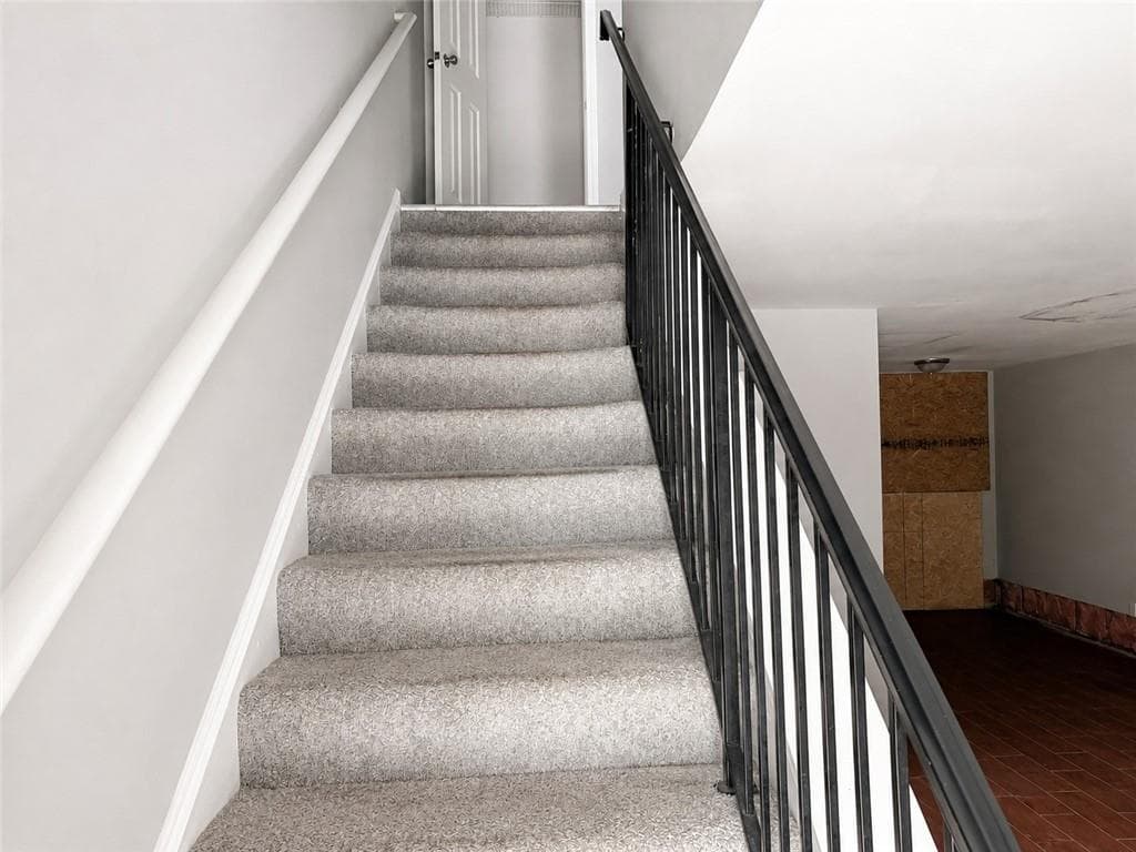 2 bedroom, 2 bathroom, 1,178 sq ft townhouse for sale at 1660 Stanton Rd 4B, Atlanta, GA 30311 — photo 3