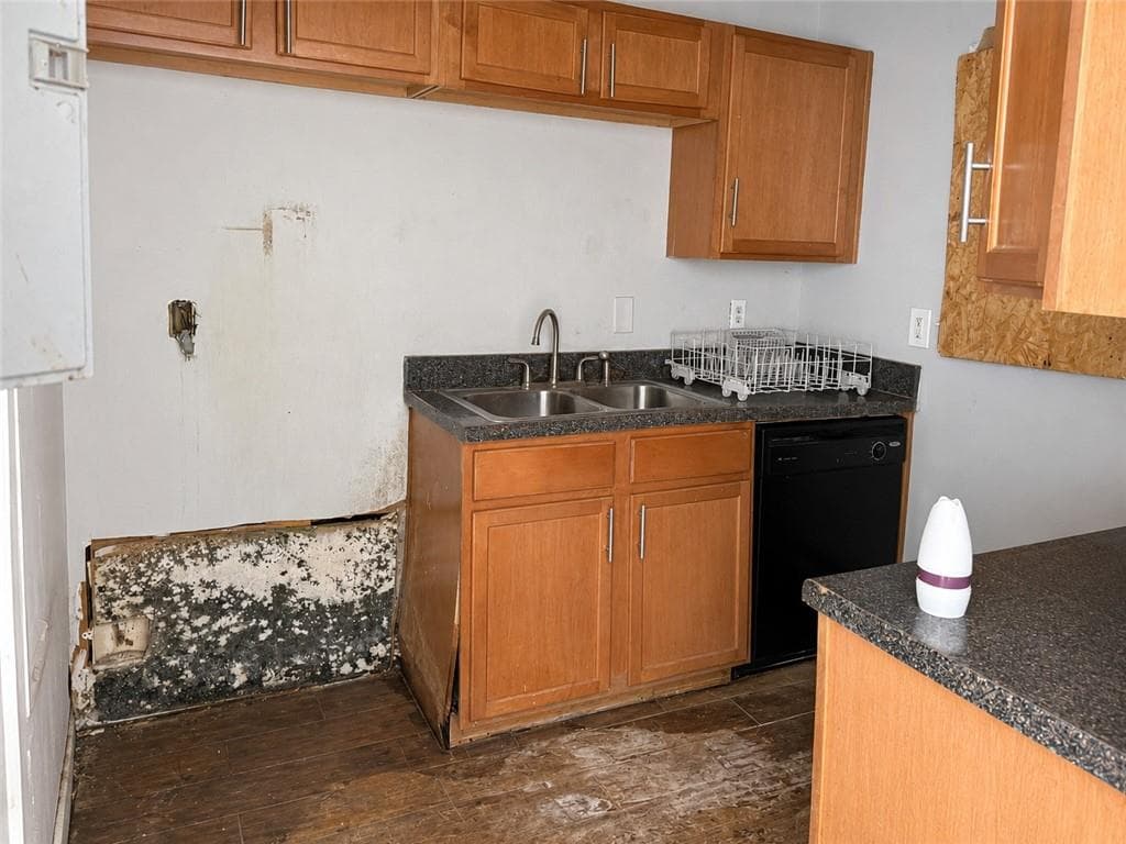 2 bedroom, 2 bathroom, 1,178 sq ft townhouse for sale at 1660 Stanton Rd 4B, Atlanta, GA 30311 — photo 4