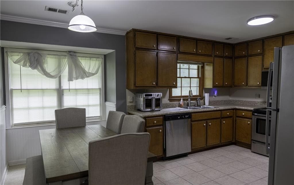 3 bedroom, 2 bathroom, 1,382 sq ft single family residence for sale at 4311 SE Derbyshire Trace, Conyers, GA 30094 — photo 7