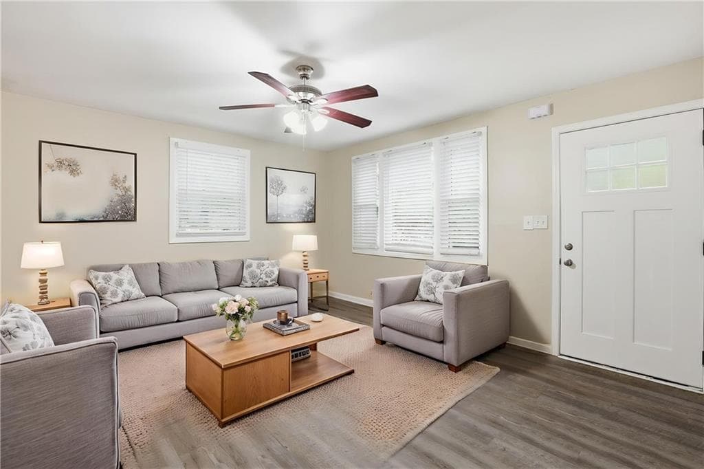 3 bedroom, 1 bathroom, 1,000 sq ft single family residence for sale at 815 Bonneville Terrace, Atlanta, GA 30331 — photo 2