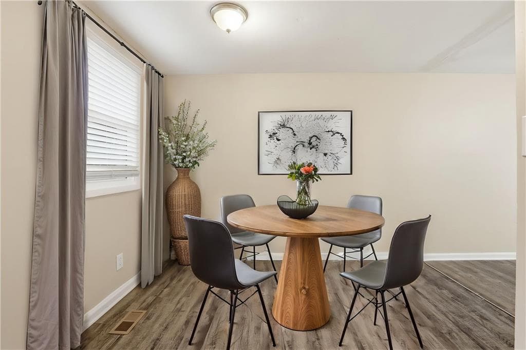 3 bedroom, 1 bathroom, 1,000 sq ft single family residence for sale at 815 Bonneville Terrace, Atlanta, GA 30331 — photo 3