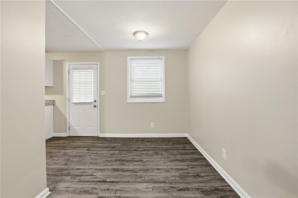3 bedroom, 1 bathroom, 1,000 sq ft single family residence for sale at 815 Bonneville Terrace, Atlanta, GA 30331 — photo 9