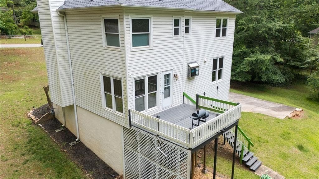 3 bedroom, 3 bathroom, 2,503 sq ft single family residence under contract at 105 Stafford Court, Fayetteville, GA 30215 — photo 3