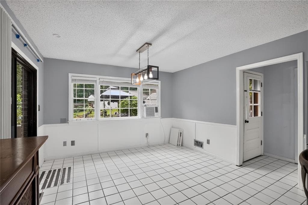 4 bedroom, 3 bathroom, 3,328 sq ft single family residence for sale at 370 Devilla Trace, Fayetteville, GA 30214 — photo 10