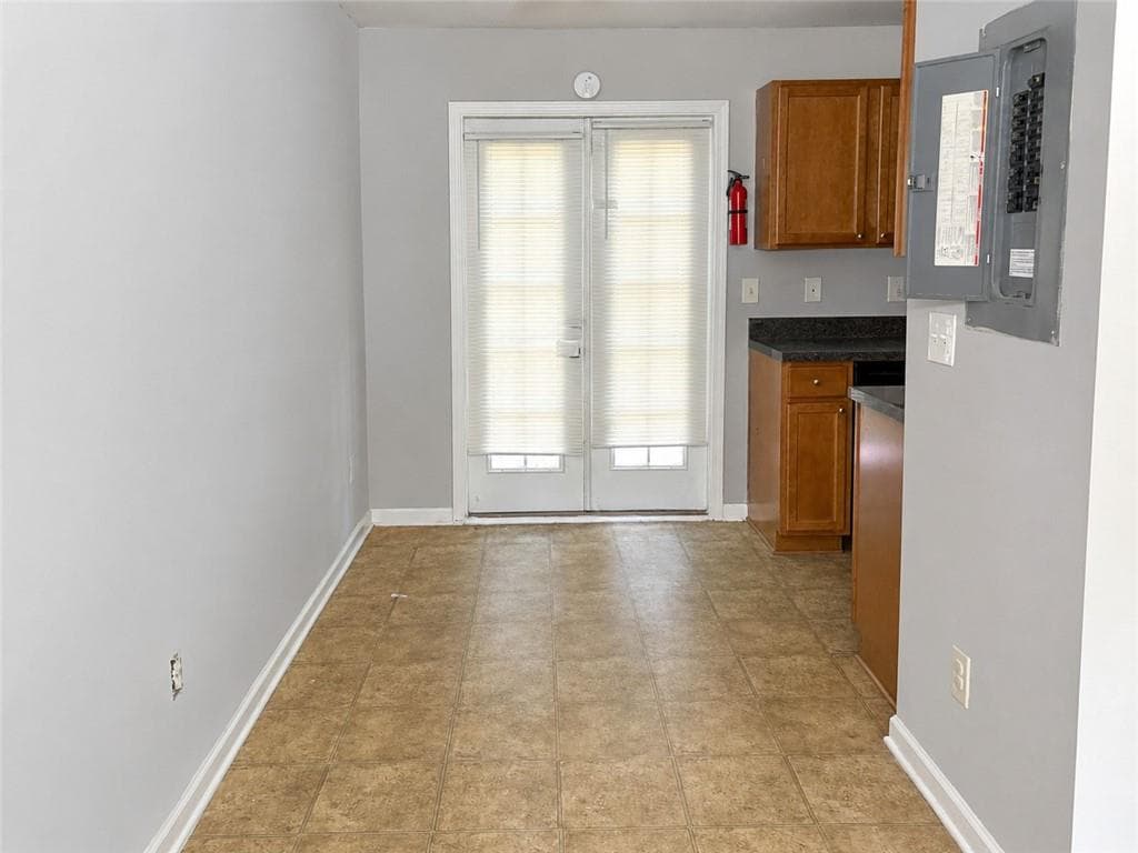 1 bedroom, 2 bathroom, 972 sq ft townhouse for sale at 1660 Stanton Rd 3E, Atlanta, GA 30311 — photo 2