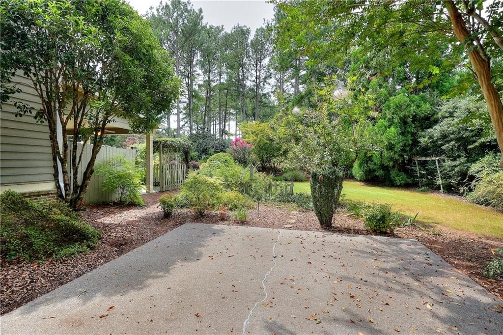 5 bedroom, 3 bathroom, 2,848 sq ft single family residence under contract at 1718 Lakeland Lane, Monroe, GA 30656 — photo 8