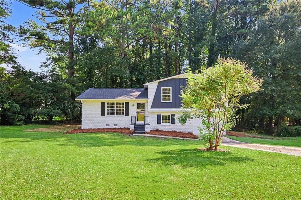 4 bedroom, 3 bathroom, 1,776 sq ft single family residence for sale at 6200 Auburn Drive, Riverdale, GA 30296 — photo 2