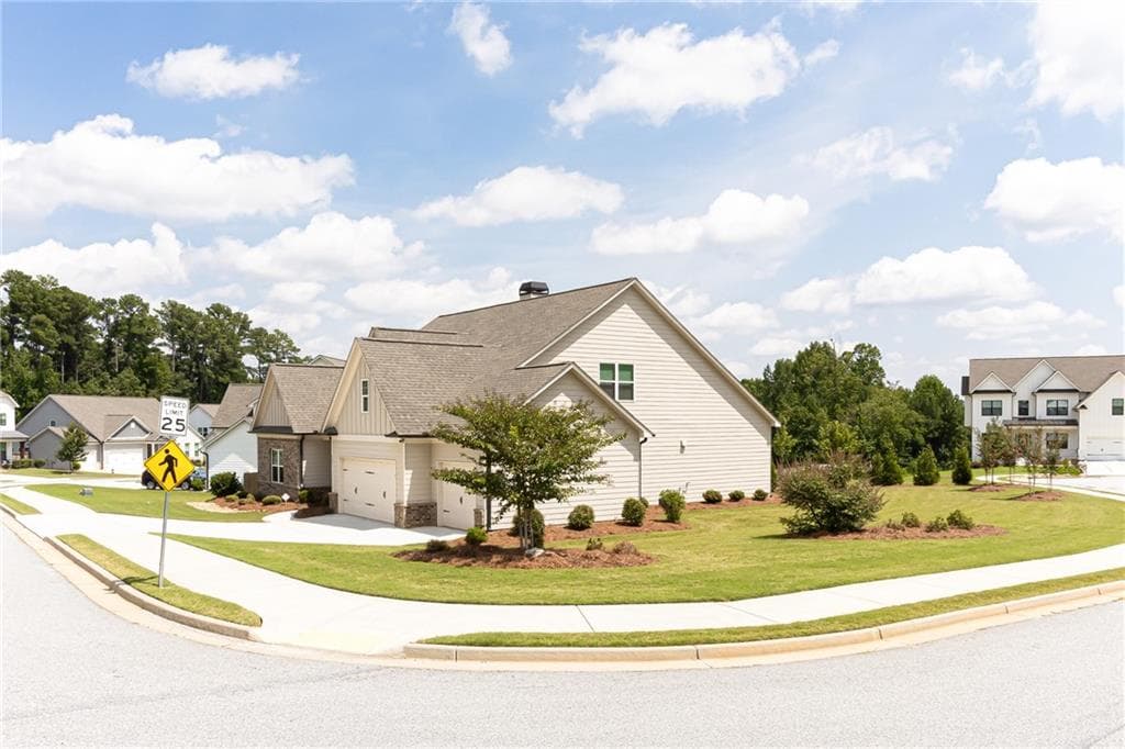 4 bedroom, 3 bathroom, 2,773 sq ft single family residence for sale at 161 Parkers Place, Hoschton, GA 30548 — photo 3