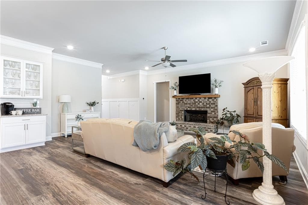 4 bedroom, 3 bathroom, 2,773 sq ft single family residence for sale at 161 Parkers Place, Hoschton, GA 30548 — photo 8