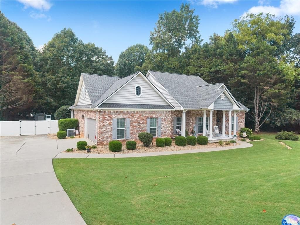 3 bedroom, 2 bathroom, 2,180 sq ft single family residence under contract at 227 Still Water Lane, Jefferson, GA 30549 — photo 4