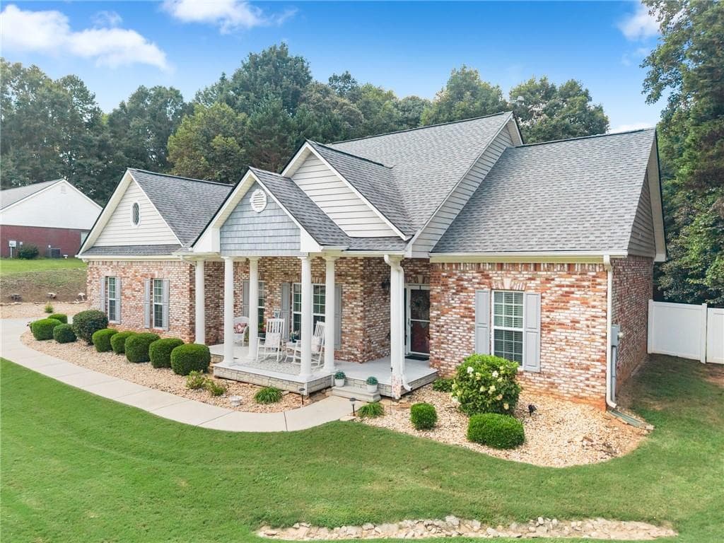 3 bedroom, 2 bathroom, 2,180 sq ft single family residence under contract at 227 Still Water Lane, Jefferson, GA 30549 — photo 6