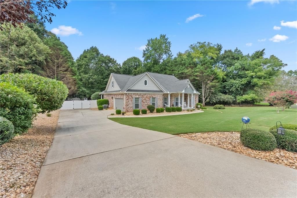 3 bedroom, 2 bathroom, 2,180 sq ft single family residence under contract at 227 Still Water Lane, Jefferson, GA 30549 — photo 2