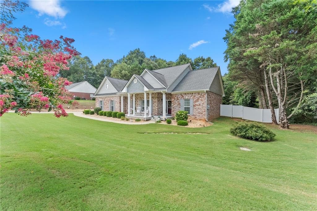 3 bedroom, 2 bathroom, 2,180 sq ft single family residence under contract at 227 Still Water Lane, Jefferson, GA 30549 — photo 3
