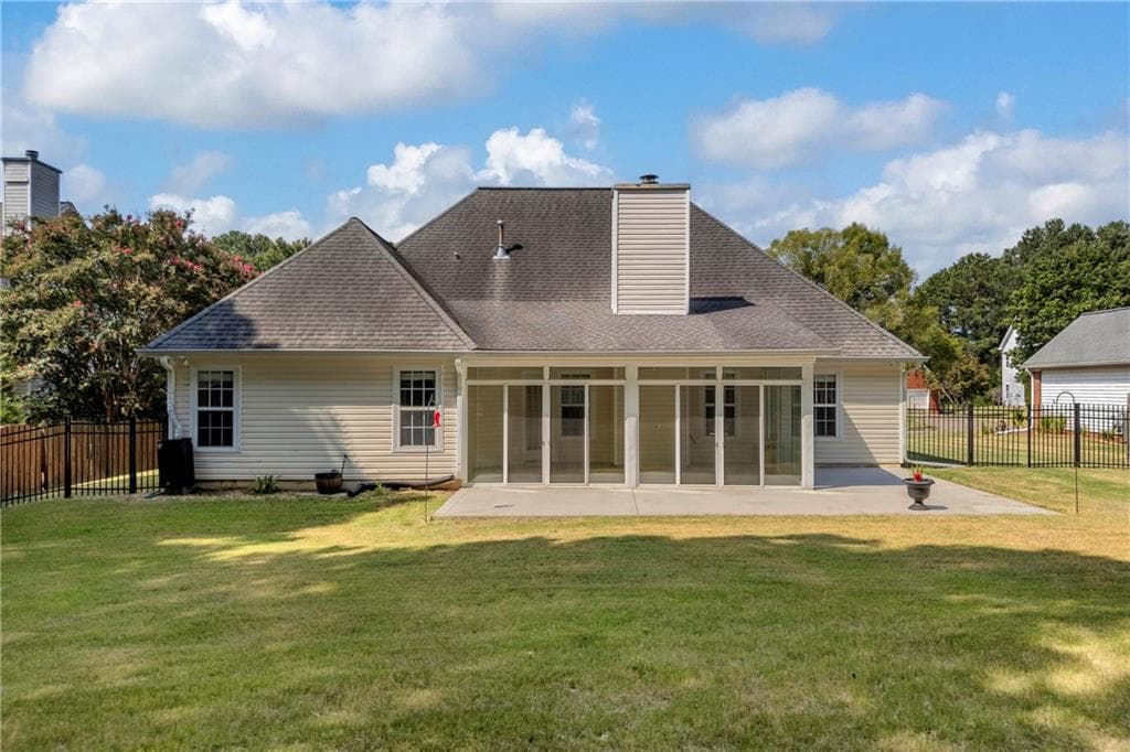 3 bedroom, 2 bathroom, 2,112 sq ft single family residence under contract at 2920 Meadow Gate Way, Loganville, GA 30052 — photo 7